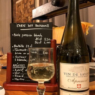 La table vin blanc savoie raclette